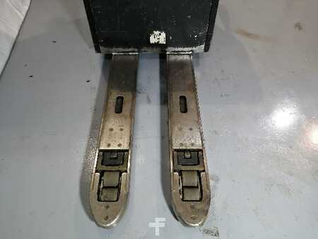 Niederhubwagen 2014  BT LPE240 (5)