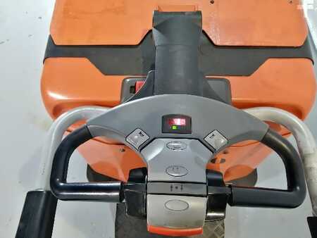 Niederhubwagen 2014  BT LPE240 (6)