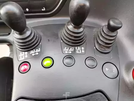 Carretilla retráctil 2018  Linde R14HD-01 (7)