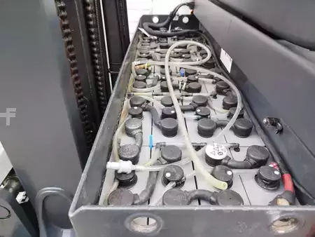 Carretilla retráctil 2018  Linde R14HD-01 (9)