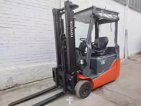 Chariots électriques à 3 roues 2016  Toyota 8FBE16T (1)