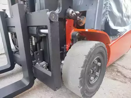 Chariots électriques à 3 roues 2016  Toyota 8FBE16T (4)