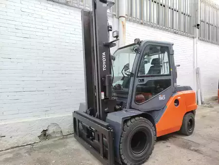 Empilhador diesel 2016  Toyota 40-8FD50N (1)