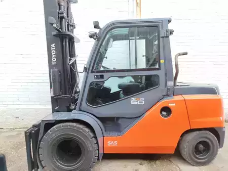 Empilhador diesel 2016  Toyota 40-8FD50N (2)