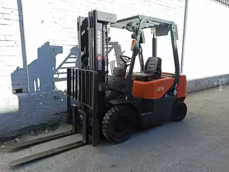 Chariots élévateurs diesel 2016  Doosan D25G (1)