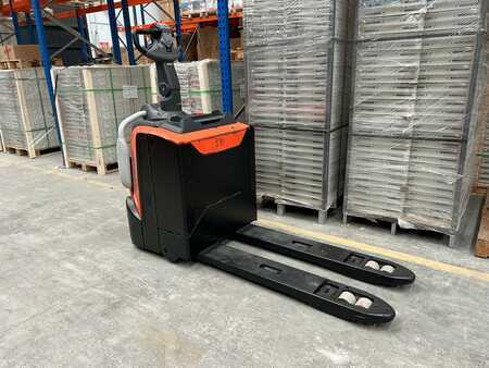 Transpaleta eléctrica 2016  BT LPE200 (5)