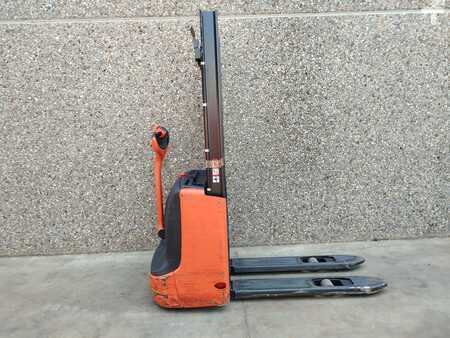 Pallet Stackers 2012  Linde L10B (2)