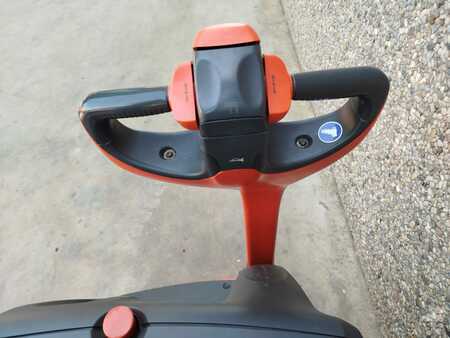 Pallet Stackers 2012  Linde L10B (6)