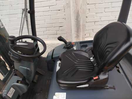 Electric - 4 wheels 2006  Jungheinrich EFG320 (7)