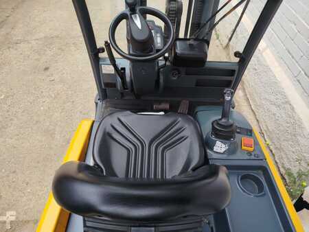 Electric - 4 wheels 2006  Jungheinrich EFG320 (8)