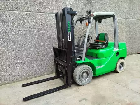 Wózki widłowe diesel 2016  Cesab M325 (1)