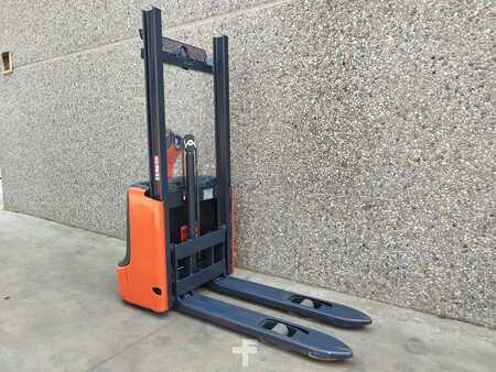 Apilador eléctrico 2018  Linde L10B (3)