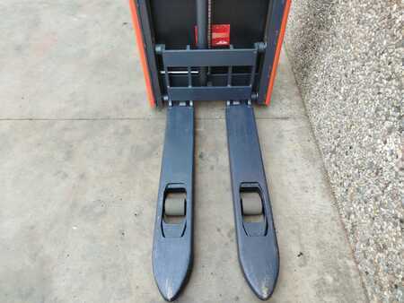 Apilador eléctrico 2018  Linde L10B (6)