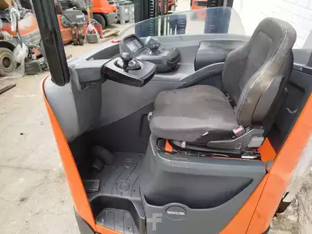 Reach Trucks 2019  Toyota RRE200H (3)