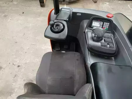 Reach Trucks 2019  Toyota RRE200H (4)