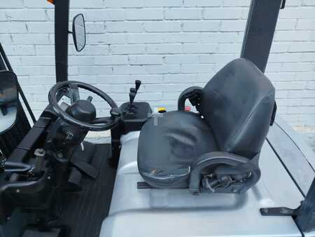 El truck - 3 hjulet 2012  Nissan G1N1L20Q (7)