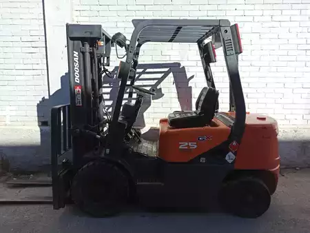 Dieselový VZV 2016  Doosan D25G (2)