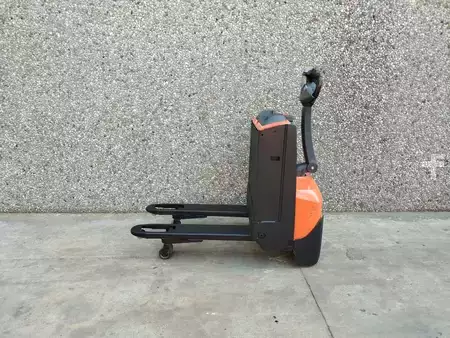 Transpallet elettrici 2022  Toyota LWE140 LITIO (3)