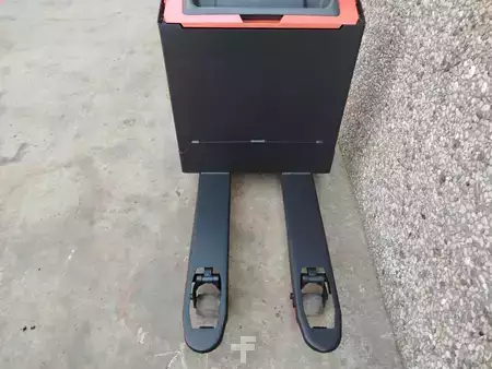 Transpallet elettrici 2022  Toyota LWE140 LITIO (5)