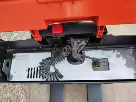 Transpallet elettrici 2022  Toyota LWE140 LITIO (9)