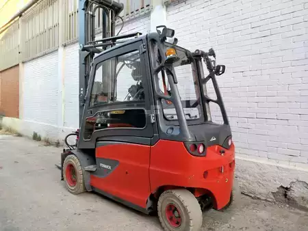 Elektryczne 4-kołowe 2018  Linde E50/600H (3)