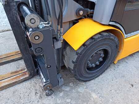 Elektro 4 Rad 2020  Jungheinrich EFG430k (4)
