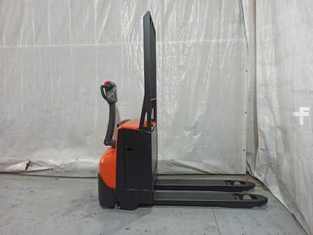 Electric Pallet Trucks 2015  BT LWE200 (3)