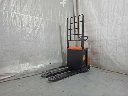 Electric Pallet Trucks 2015  BT LWE200 (6)