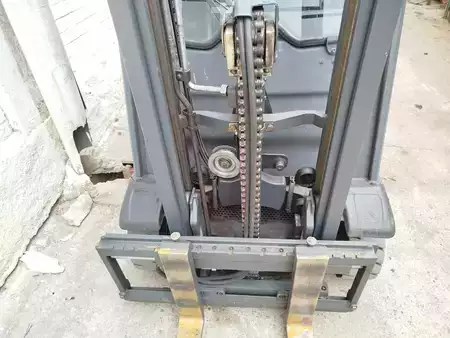 Empilhador diesel 2017  Linde H16D-01 (5)