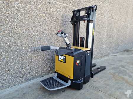 Stackers Stand-on 2018  CAT Lift Trucks NSV16N (1)