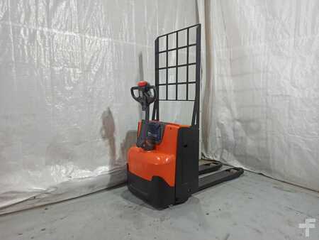 Electric Pallet Trucks 2015  BT LWE200 (1)