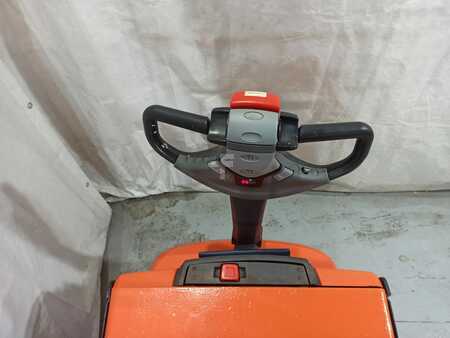 Electric Pallet Trucks 2015  BT LWE200 (6)