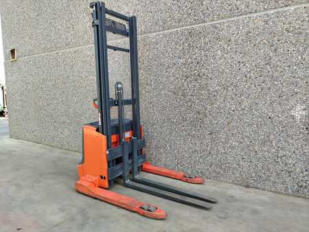 Pallet Stackers 2017  Linde L10AS (3)