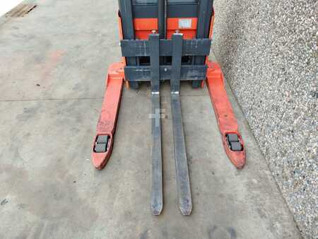 Pallet Stackers 2017  Linde L10AS (6)