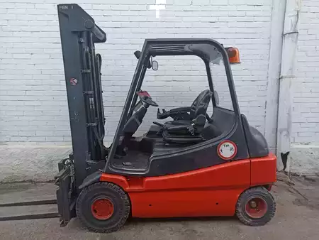Eléctrica de 4 ruedas 2005  Linde E30-02 (2)
