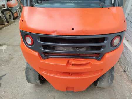 Diesel heftrucks 2012  Linde H40D-01 (6)