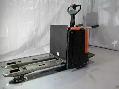 Transpalettes électriques 2014  BT LPE240 (3)