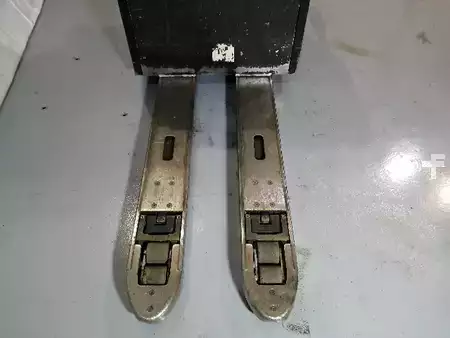 Transpalettes électriques 2014  BT LPE240 (5)