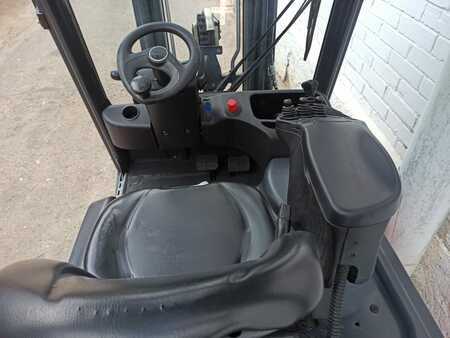 Elektryczne 3-kołowe 2015  Linde E16L-02 (8)