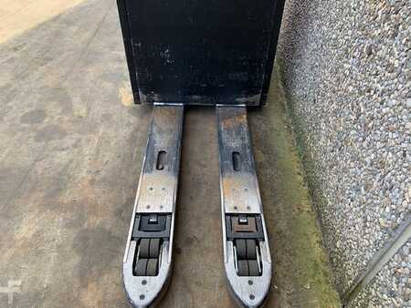 Niederhubwagen 2013  BT LPE240 (7)