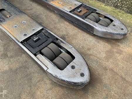 Niederhubwagen 2013  BT LPE240 (8)