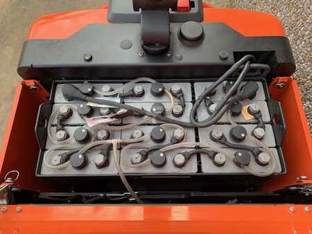 Niederhubwagen 2013  BT LPE240 (9)