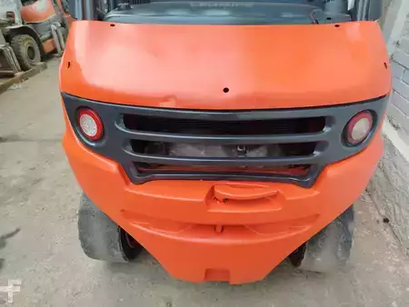 Dieselový VZV 2012  Linde H40D-01 (6)