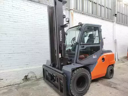 Dieseltruck 2016  Toyota 40-8FD50N (1)