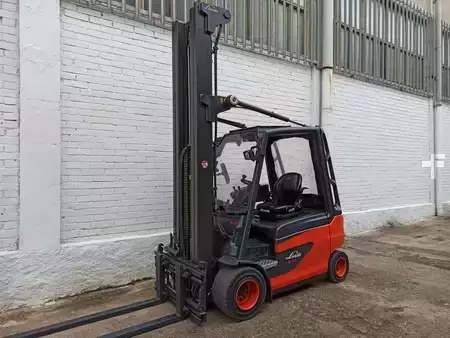 El truck - 4 hjulet 2012  Linde E25 (1)