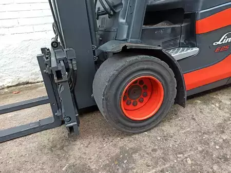 El truck - 4 hjulet 2012  Linde E25 (4)