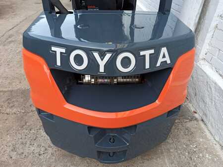 Dieselstapler 2022  Toyota 52-8FDF30 (6) 