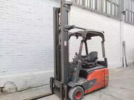 Eléctrico - 3 rodas 2020  Linde E18-02 EVO Driv (1)