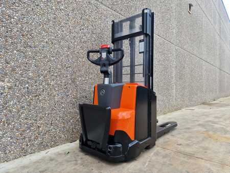 Apilador eléctrico 2016  BT SWE120 (1)