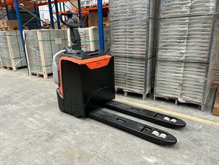 Transpaleta eléctrica 2016  BT LPE200 (5)